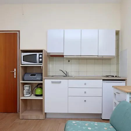 Apartments With Parking Space Punat, Krk - 5410 Punat